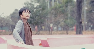 ＜東川篤哉インタビュー＞「魔法使い」シリーズは『刑事コロンボ』と『奥さまは魔女』から生まれた！