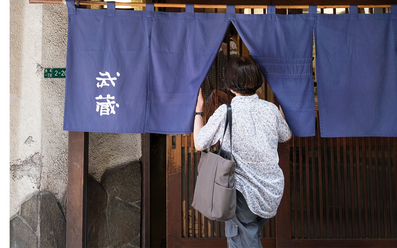 テーマは「孤独のグルメホラー版」！　恩田陸が全国の居酒屋を巡って書いた13の「怖い話」