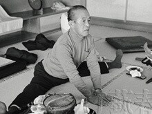 講演旅行の合間の井上 靖