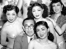 永井荷風の文化勲章を祝った踊り子たち