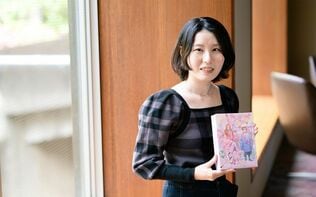 箱入り、アクリルスタンド付属で特別感あふれる一冊に。名司生さんに訊く『八咫烏シリーズ　愛蔵版』装画の裏側