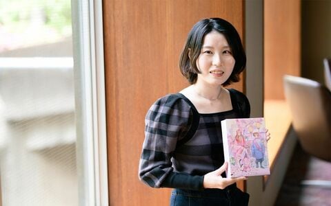 箱入り、アクリルスタンド付属で特別感あふれる一冊に。名司生さんに訊く『八咫烏シリーズ　愛蔵版』装画の裏側