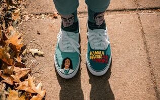 ヒラリー・クリントンからカマラ・ハリスへのバトン。アメリカ大統領選を読む