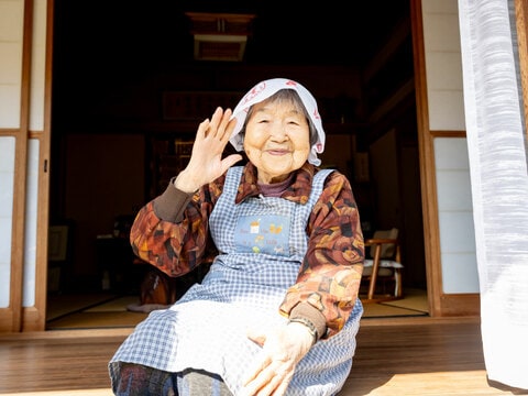 「どうして寂しくても一人暮らしを 続けているのですか？」102歳、哲代おばあちゃんの弱気の虫の退治法