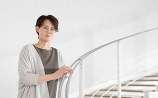 「事件を呼ぶ本の虫」おせんが導くお江戸ビブリオ捕物帳！　発売即重版の人気シリーズ、執筆秘話を著者が語る