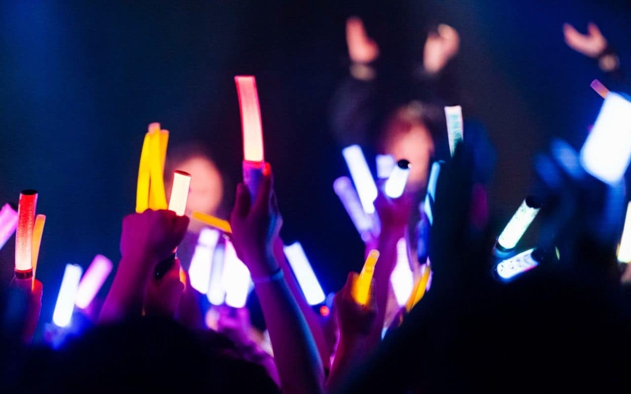 「女っぽくなっていくのに抵抗」「私の好きだった“推し”じゃない…」アイドルファンの40代女性が“推しの成長”を喜べなかった本当のワケ