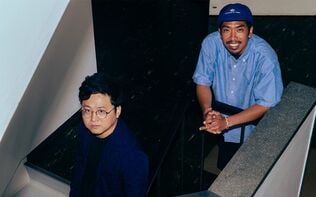 大量の移民と催涙ガスを浴び、氷点下の川を泳ぎ、メキシコを“出禁”になって…「命知らずの危険な旅」に僕たちがどうしようもなく惹かれる理由