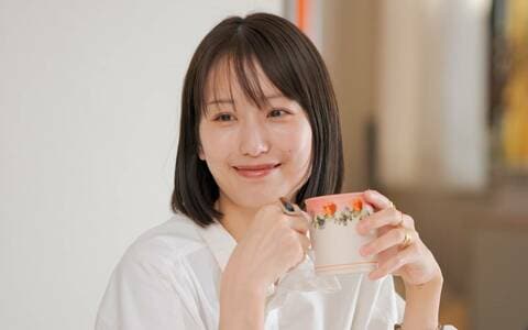 「渋谷のハチ公前で、イライラする彼女におにぎりを…」高校生の長谷川あかりを料理にのめり込ませた、“いつも空腹の友人”との特別な関係