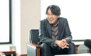 塩田武士さんが『踊りつかれて』の取材で葛藤した「週刊誌記事の公共性と公益性」