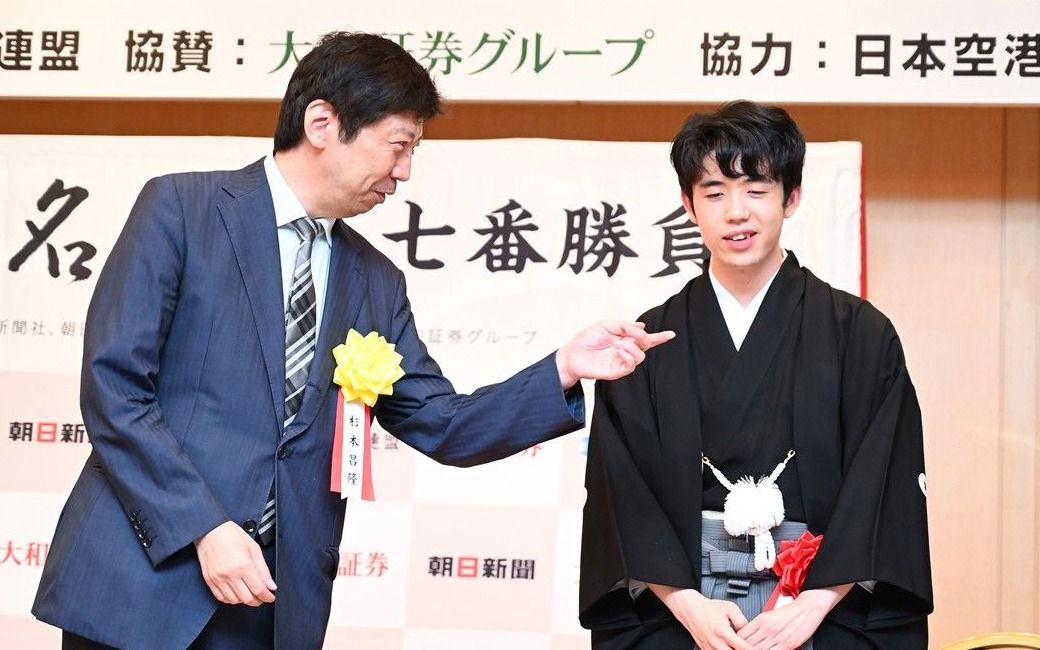ノンフィクション作家の眼から見た、天才藤井聡太の師匠が用いた「自虐」という戦略