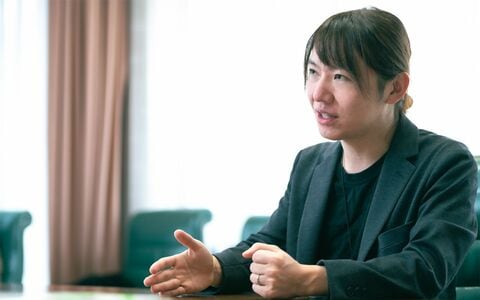 陰謀論はなぜ面白い？　安野貴博に訊く「“クソみたいな”ウェブ世界でデジタル民主主義は本当に機能するのか」