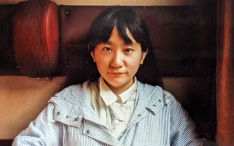 「これで勉強ができるね」統合失調症の長女を医者に診せなかった父が、娘の葬儀で棺に入れたものとは？ 息子は「やめた方がいい」と…