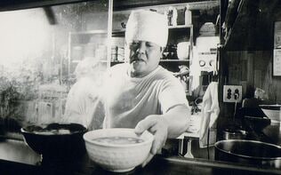 「マスターの味をいかに忠実に再現できるか」“ラーメンの神様”山岸一雄の「味」と「心」を“100％受け継ぐ”と一人の弟子が決めたワケ