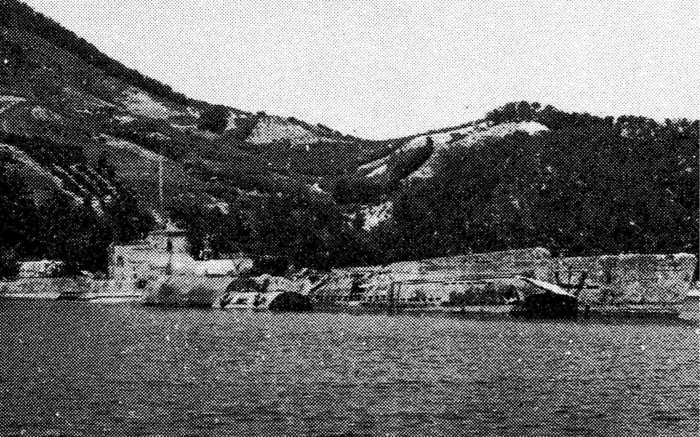 浮揚した伊号第三三潜水艦内を撮影した唯一の新聞記者が語った