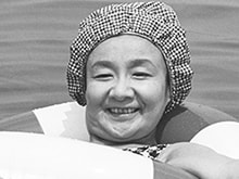 ミヤコ蝶々はカナヅチだが、泳ぐのは大好きだった